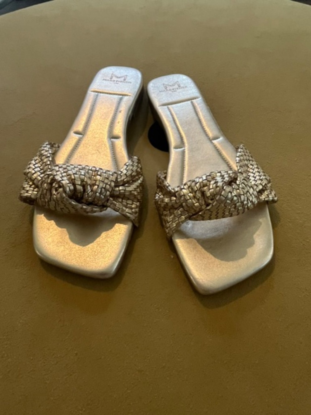 Marc Fisher Marlon Leather Knotted Slip-on Flat Sandal Metallic Gold Sz 8.5